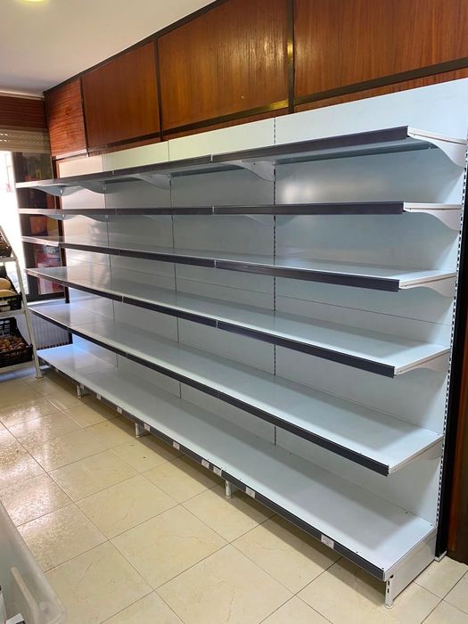 Estantes e prateleiras estabelecimento comercial