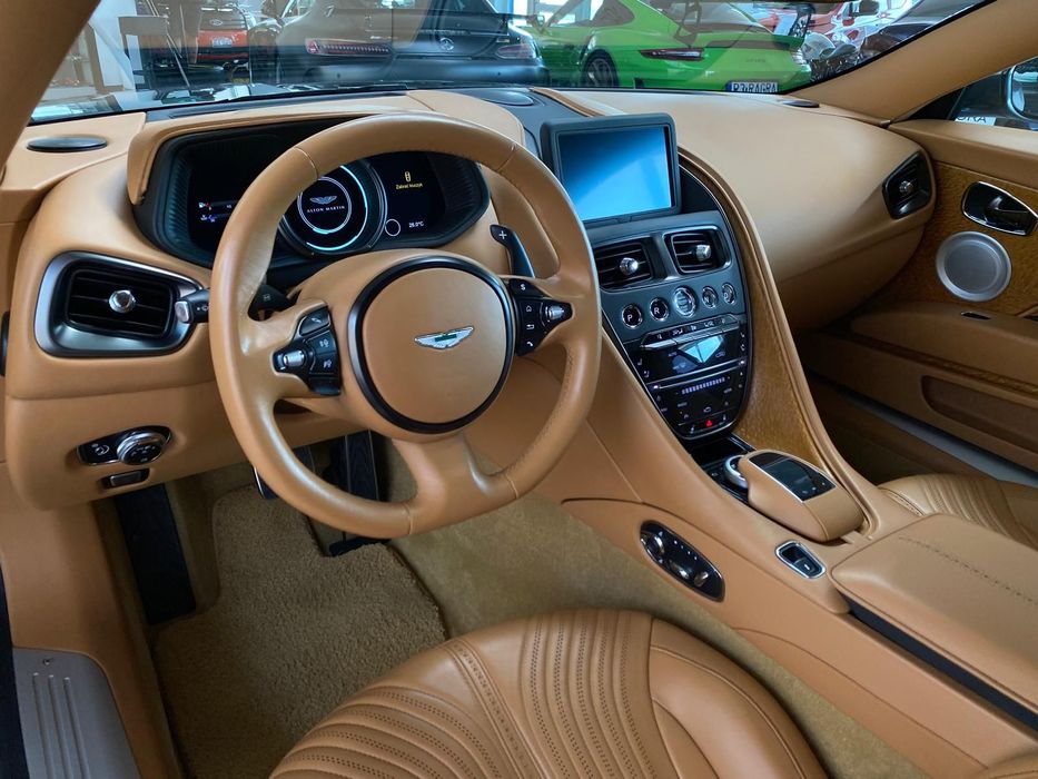 Aston Martin DB11 Aston Martin DB11