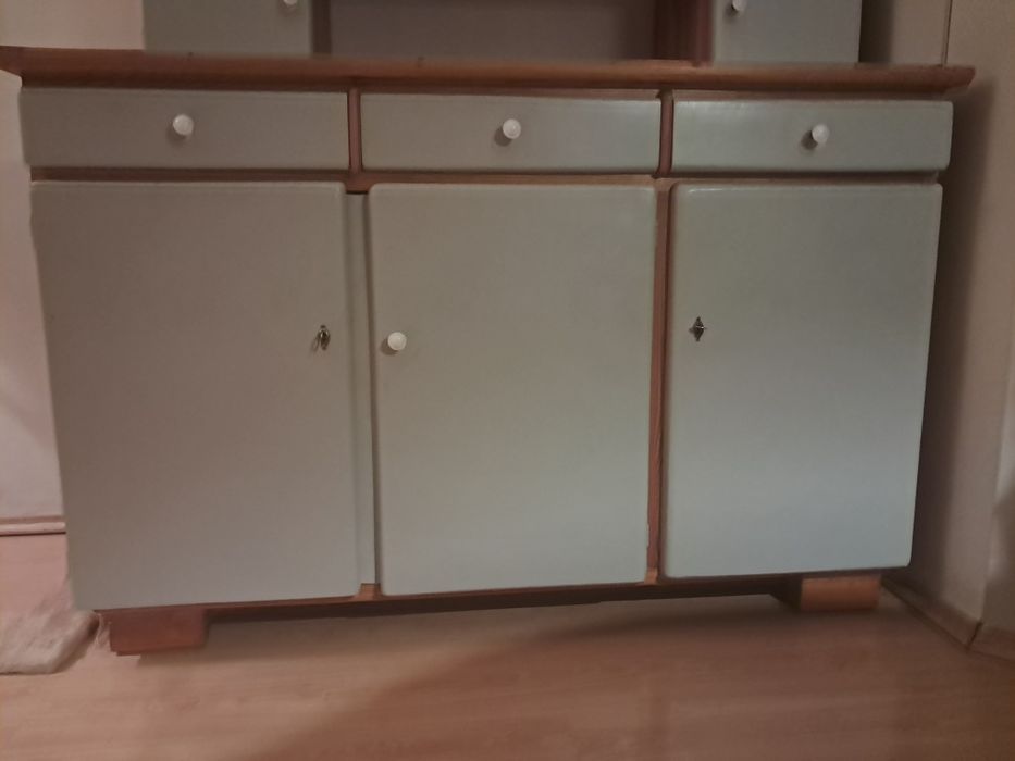 Kredens PRL po renowacji szary