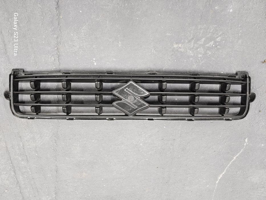 SUZUKI SPLASH  Grill atrapa