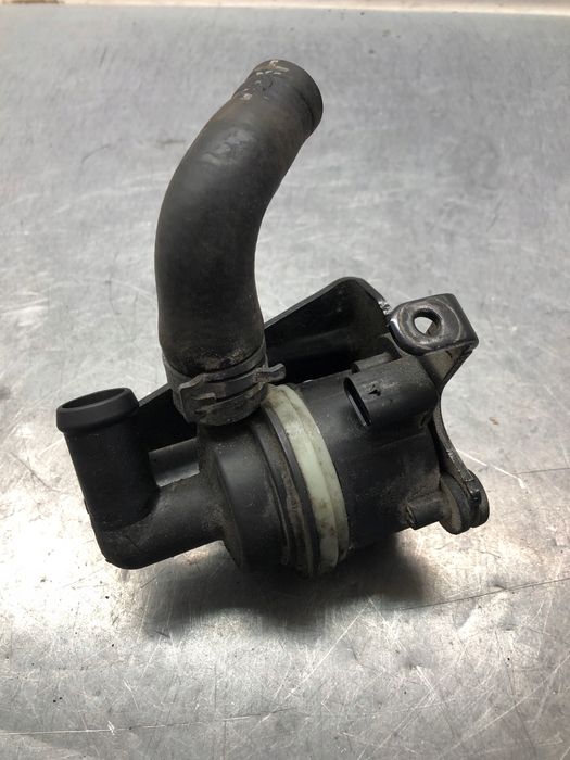 a4 b8 2.0 tdi cgl pompa wody 5n0965561a