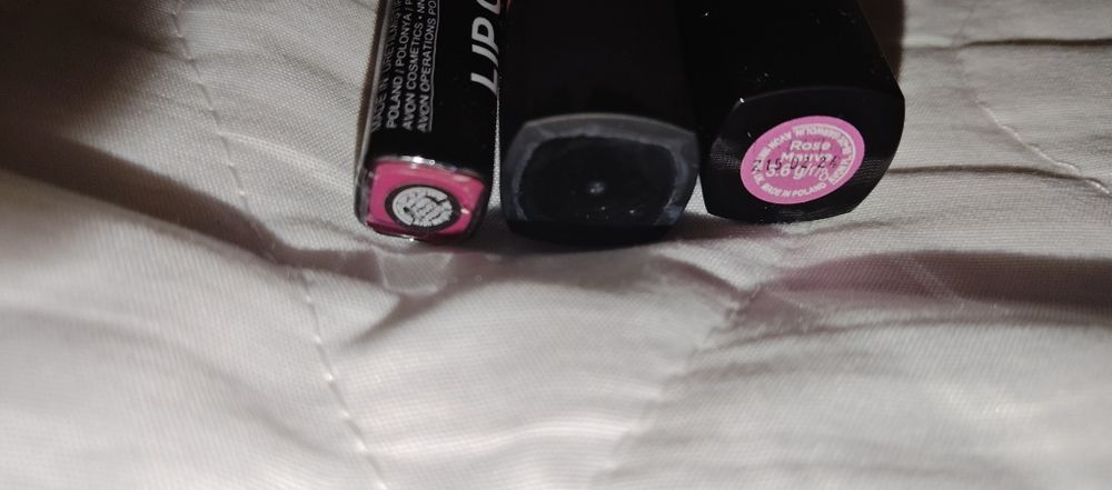 Увлажнающая помада, блеск Avon