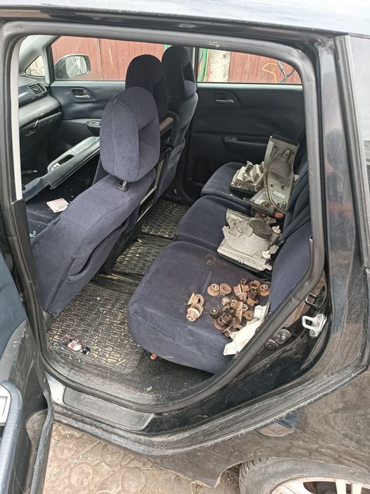 Honda FR-V mini van 6 osobowy w całości części dawca