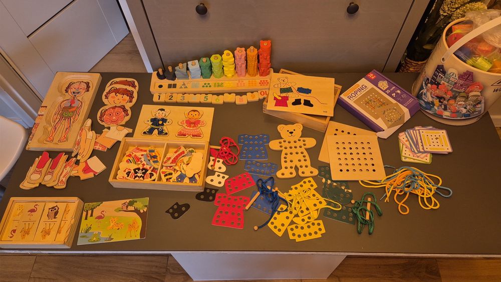 Zestaw drewnianych układane