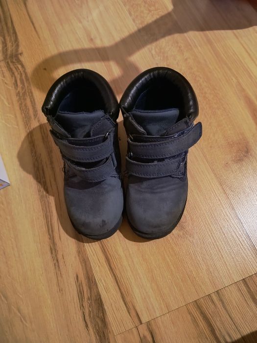 Sprzedam buty rozmiar 25.