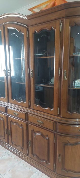 Cristaleira em madeira