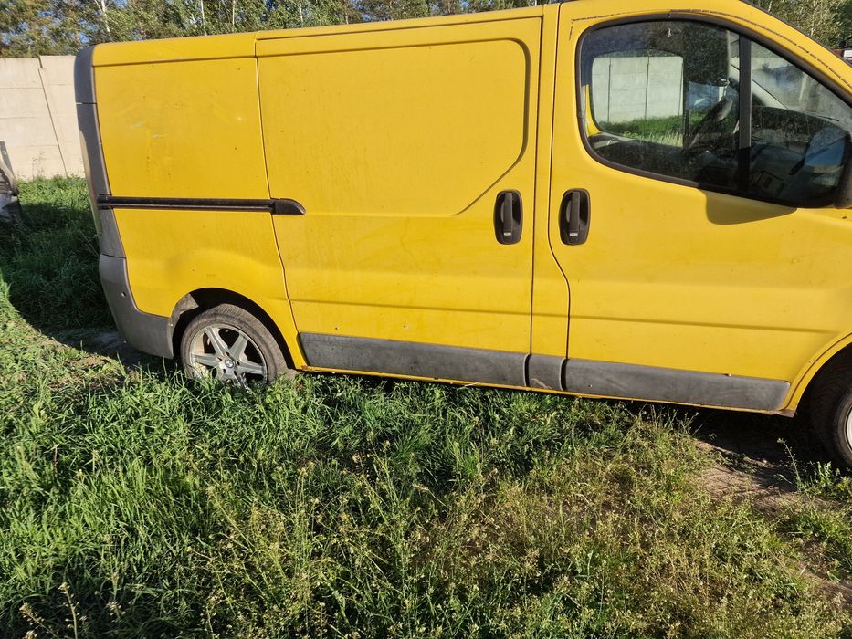 Drzwi przesuwne trafic vivaro II