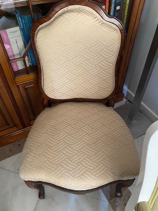 Cadeirao antigo em bom estado