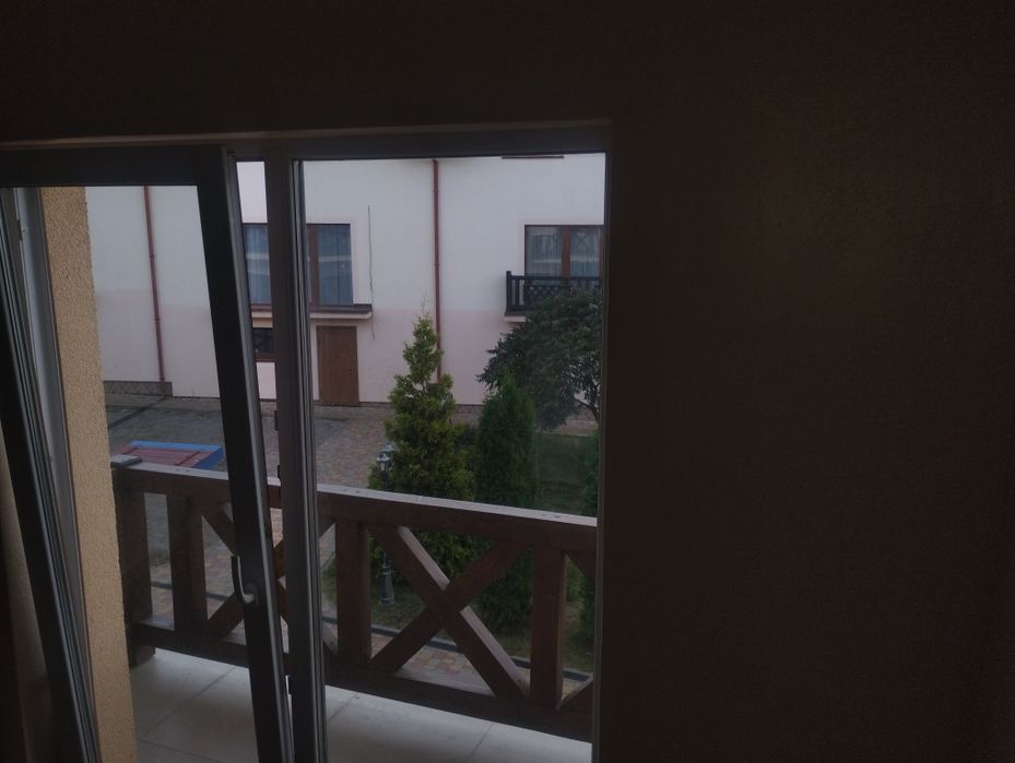 Котедж 3 кімнати, власне подвір'ям, закрита територія