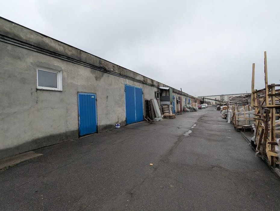 Продамо на Сурікова 3200 кв.  під виробництво чи склади