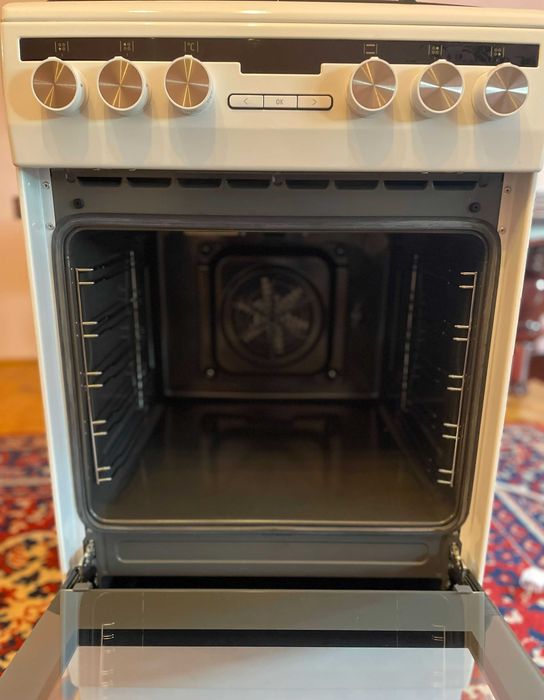 Kuchenka gazowa Amica z temroobiegiem i rożnem