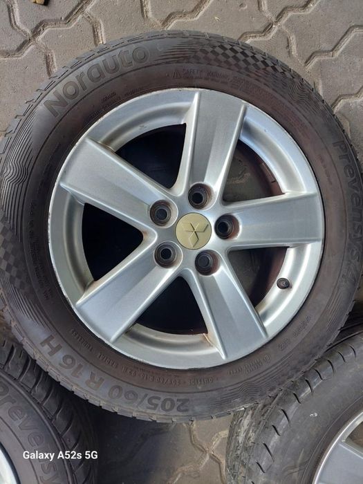 Jantes Mitsubishi Lancer Viii R16 Com Pneus 205/60 Furação 5X114.3