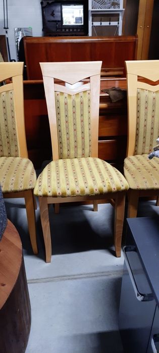 Drewniane solidne krzesła RATY