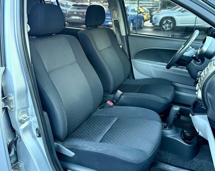 Продаж Daihatsu Sirion