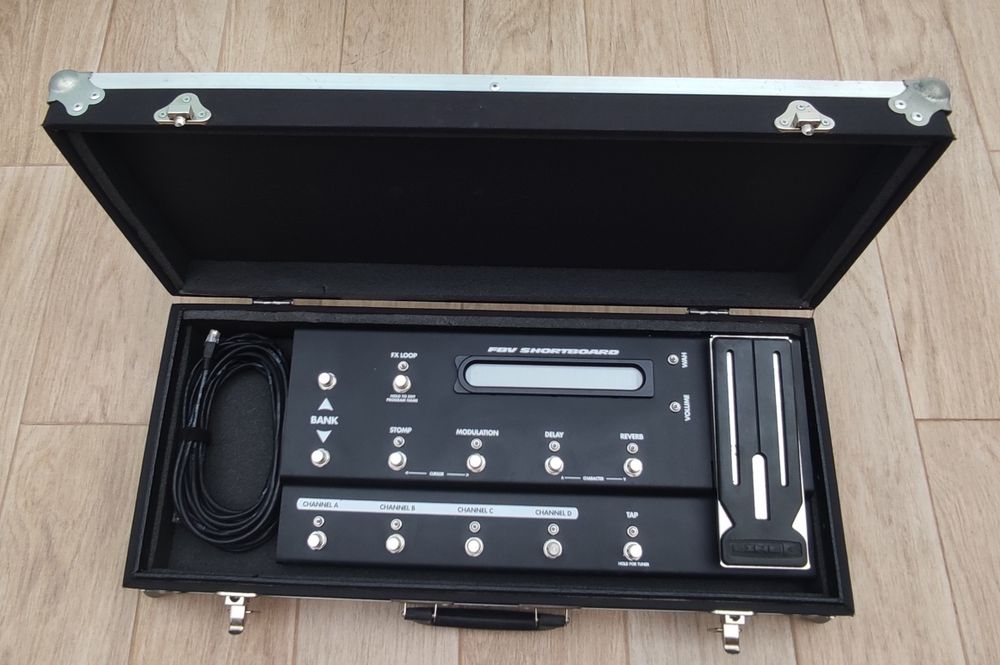 Vendo footswitch Line 6 Shortboard com cabo e caixa rígida
