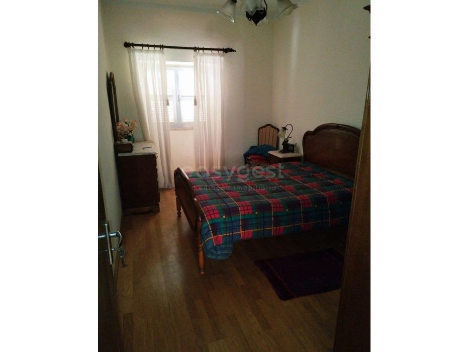 Moradia duplex espaçosa com 5 quartos e varanda - Lagoaça