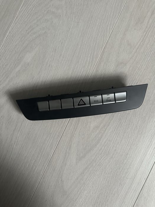Блок кнопок аварійки Mersedes GLA