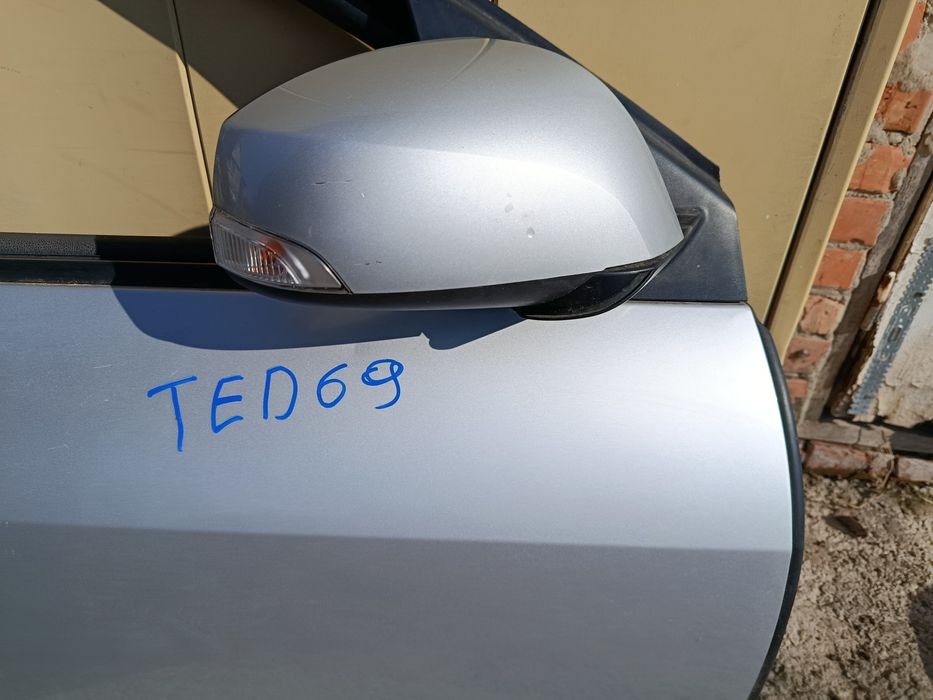 Двері передні праві код фарби TED69. Renault Laguna III (08-15)