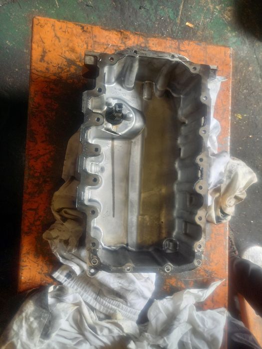 Miska olejowa VW 2.0 tdi Golf VII  kompletna