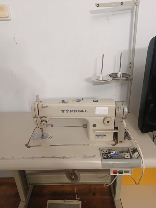 Промислова швейна машинка