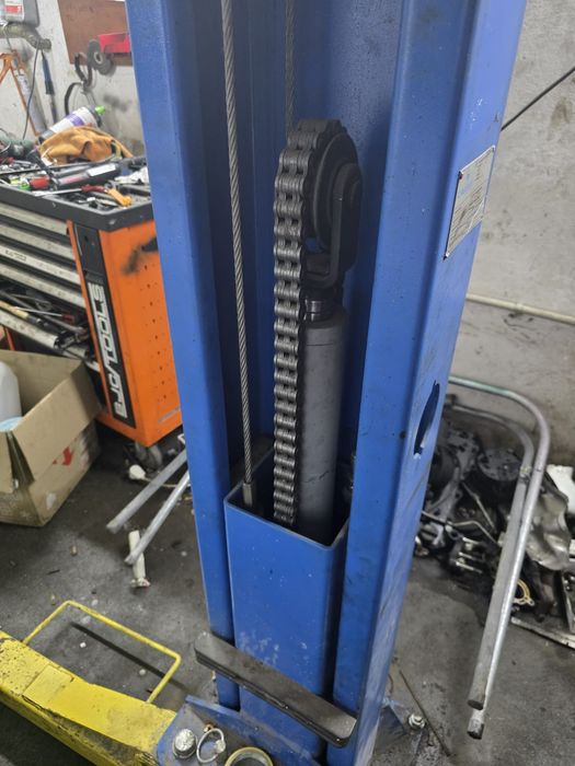 Sprzedam używany podnośnik dwukolumnowy firmy CASTEX QJY3.5-D