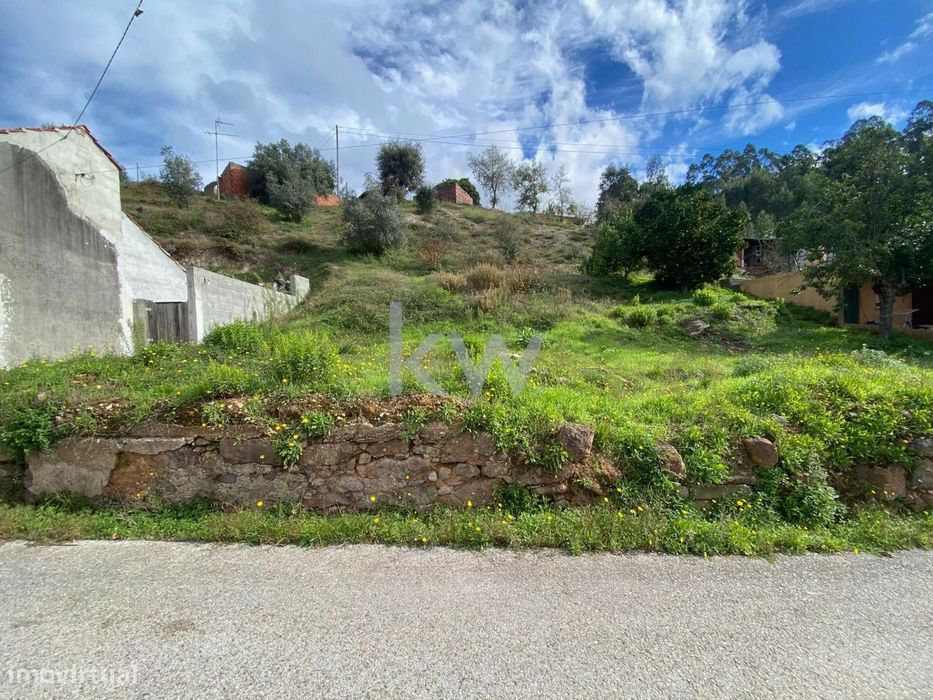 Ruins located on a 600 m² plot in Pinhete, Santiago de Litém