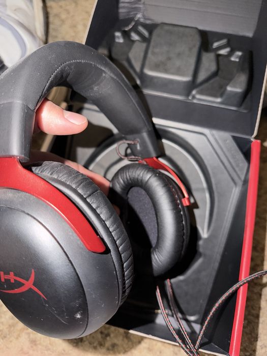 Headset Gaming HyperX Cloud III (Preto/Vermelho) – Como Novo Vendo ...