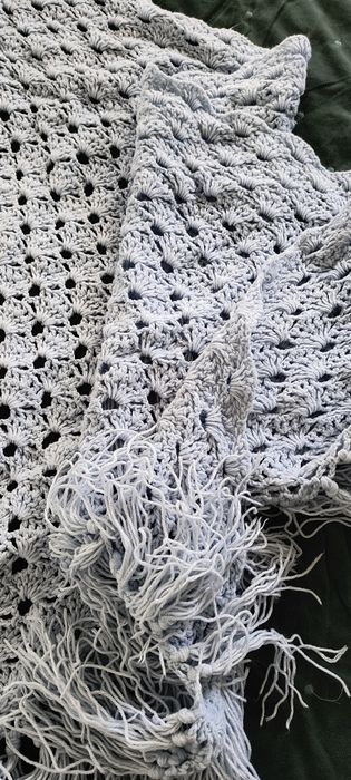 Ręcznie robiona na szydełku chusta błękitna