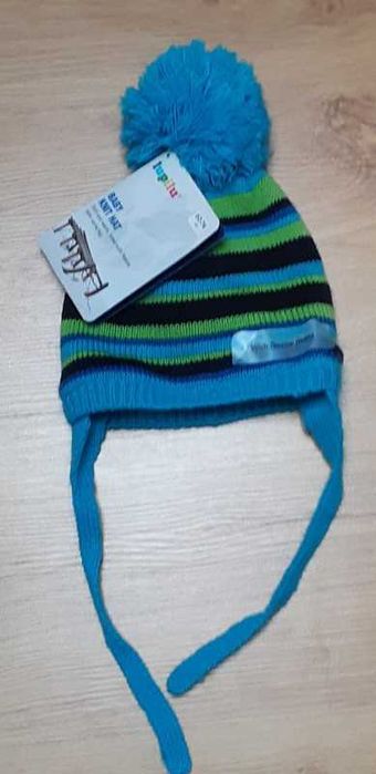 Nowa, z metkami zimowa czapka ocieplana polarkiem.