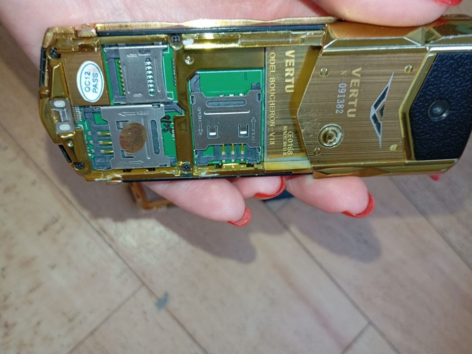Мобільний телефон Vertu на запчастини