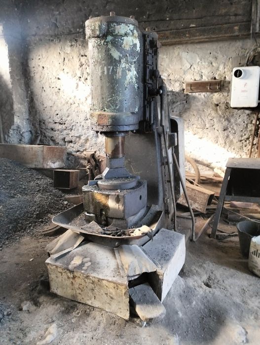 Продам пневмомолот ковальський