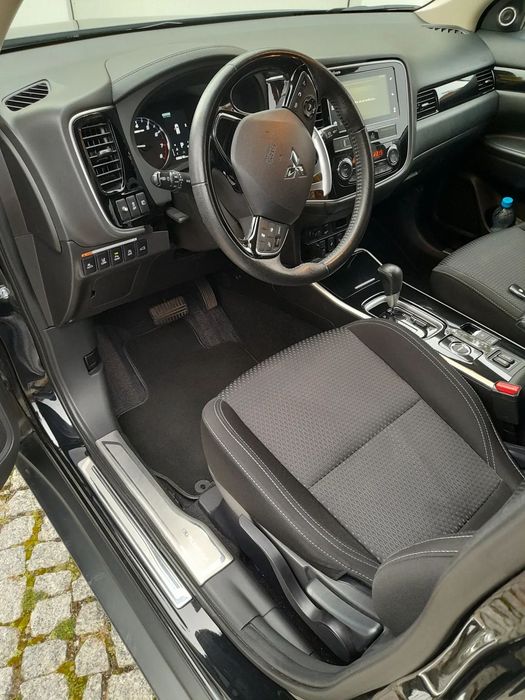 Mitsubishi Outlander Mitsubishi Outlander Instyle Plus 4WD stan idealny