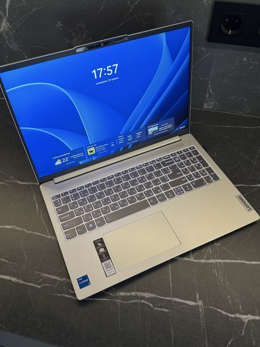 Продам ноутбук Lenovo IdeaPad Slim 5 16IRL8 (82XF)