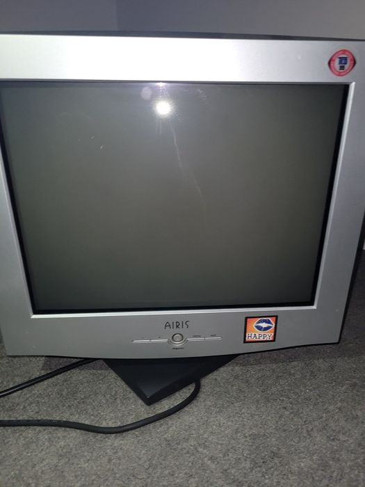 Selling 3 Monitors424182981592371202