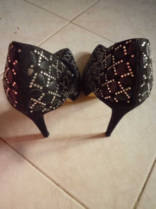 Sapatos Pretos com brilhantes de Salto Alto nº 36 salto com 10cm Novos