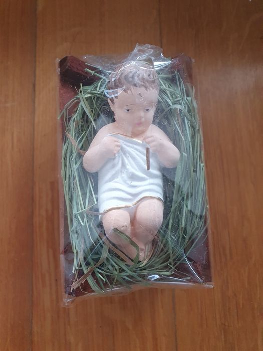 Figurka Jezuska w żłóbku(większa)