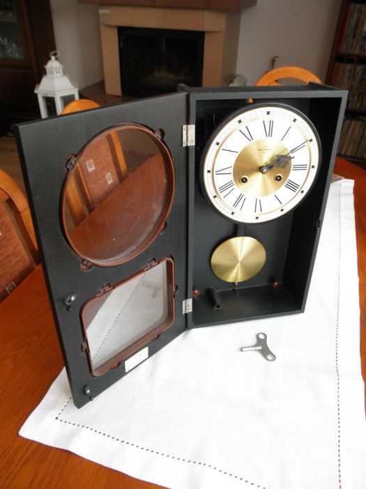 Zegar wiszący wahadłowy METRON . PRL - sprawny.