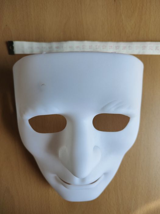 Маска нова обличчя людини Новая маска лицо человека белая черная синяя