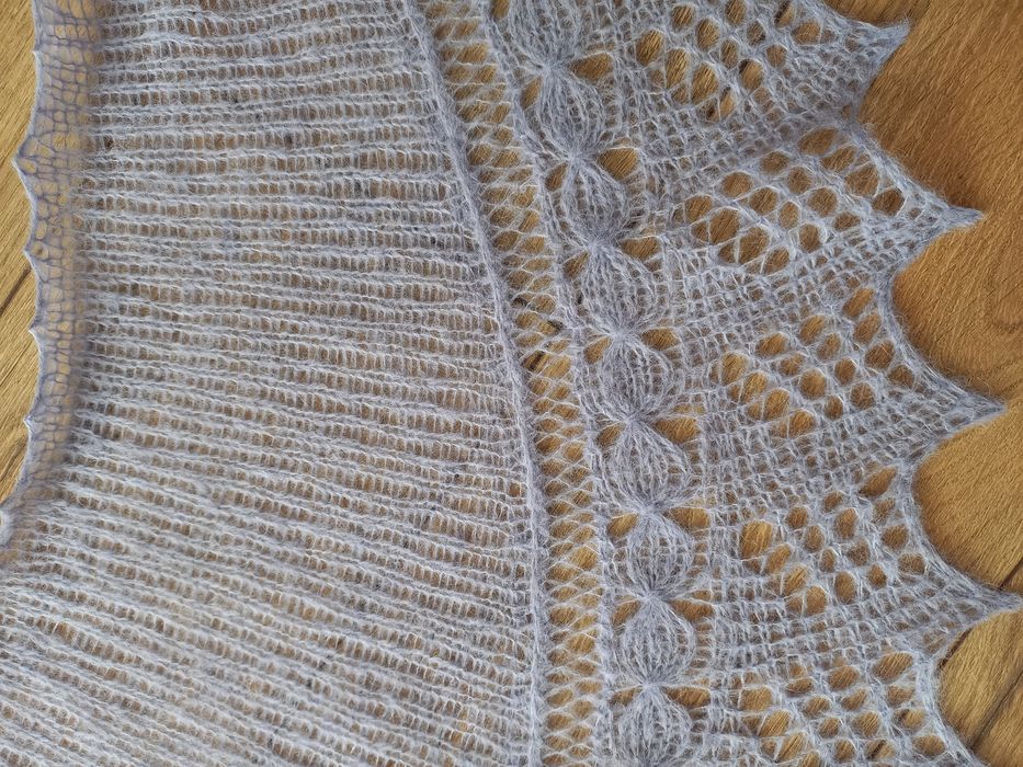 Chusta z alpaki i jedwabiu ręcznie robiona na drutach