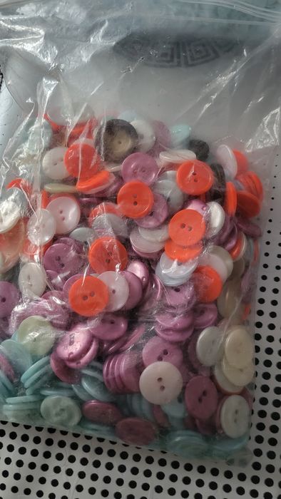 Guziczki kolorowe nowiutkie