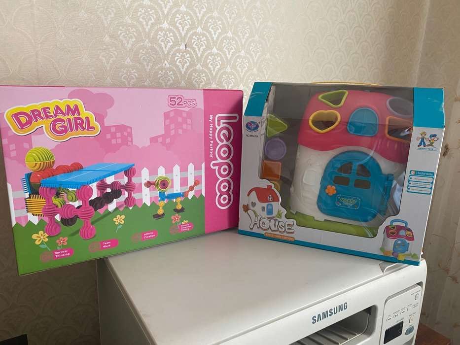Игрушка новая и конструктор