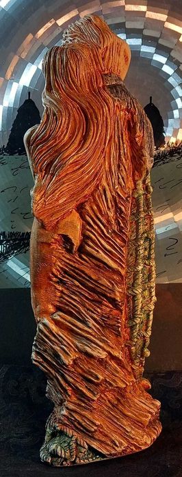 Linda Antiga Escultura Terra cota, Peça Rara, Assinada.