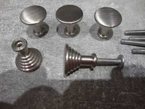 Zestaw 5 sztuk uchwyt metalowy do meble szafka drzwiczki okres PRL