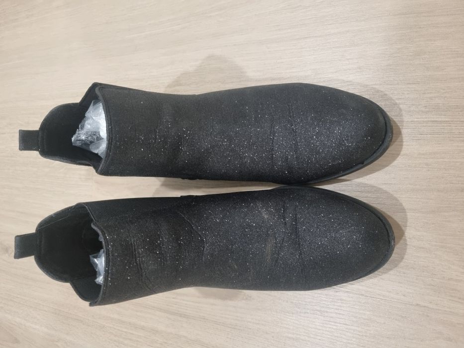 Botins pretos com brilho