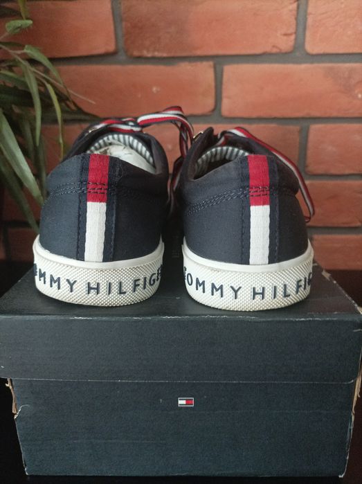 Oryginalne trampki Tommy Hilfiger granatowe