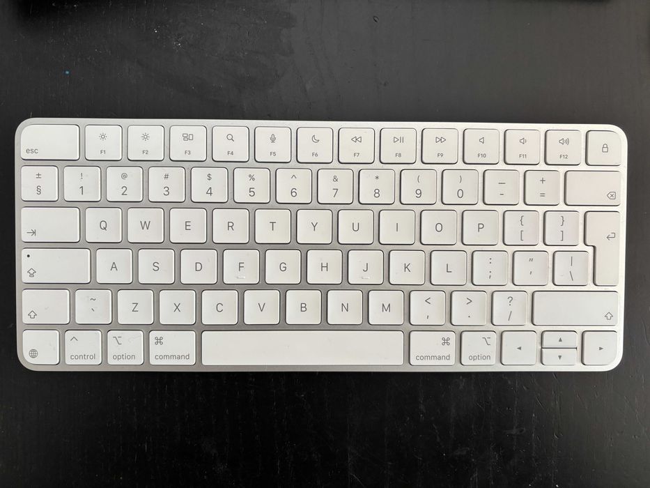 Teclado Apple Magic Keyboard (Praticamente Novo) Layout ISO