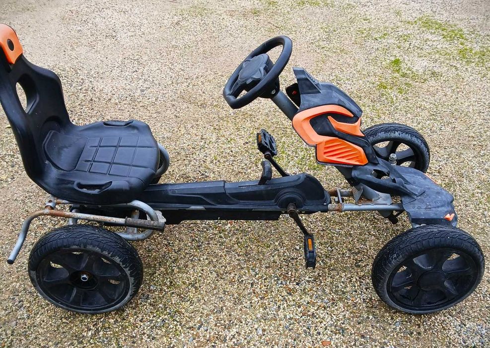 Kart a pedais para criança