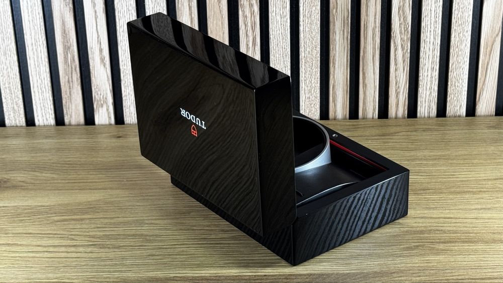 Caixa Tudor Perfeito estado