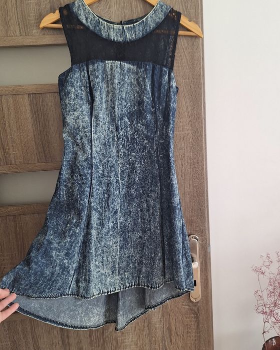 Jeansowa marmurkowa asymetryczna sukienka z koronką 36 na imprezę