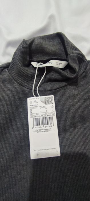 Camisola gola alta Mango